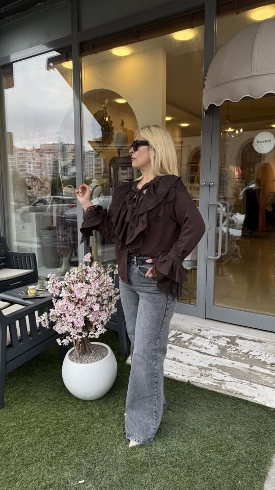 Dantel Detaylı Fırfırlı Tasarım Gömlek