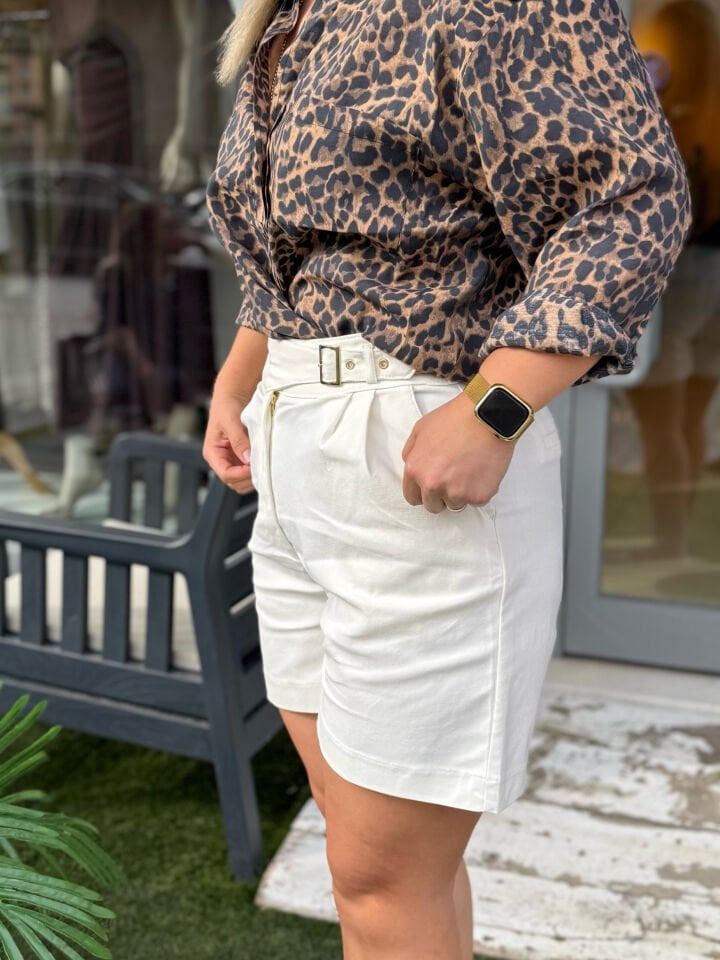 Tasarım Likralı Kemer Detay Jean Şort