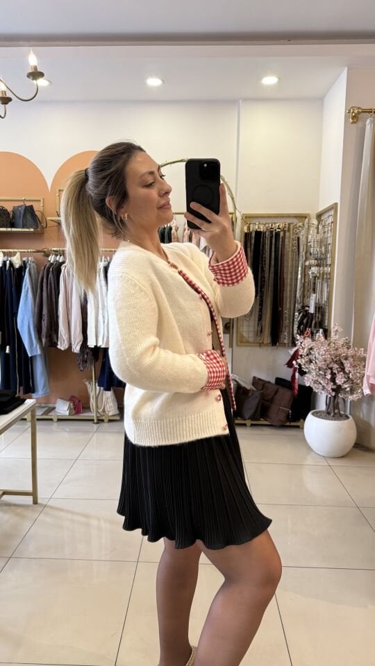 Tasarım Kırmızı Pötikare Detay Hırka