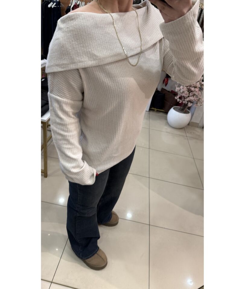 Yumoş Dokulu Madonna Yaka Bluz-Krem