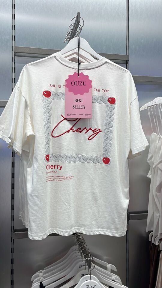 Quzu Sırt Detay Cherry Tshirt