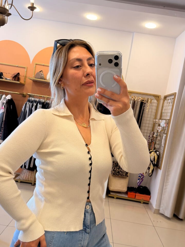 Yakalı Düğmeli Triko