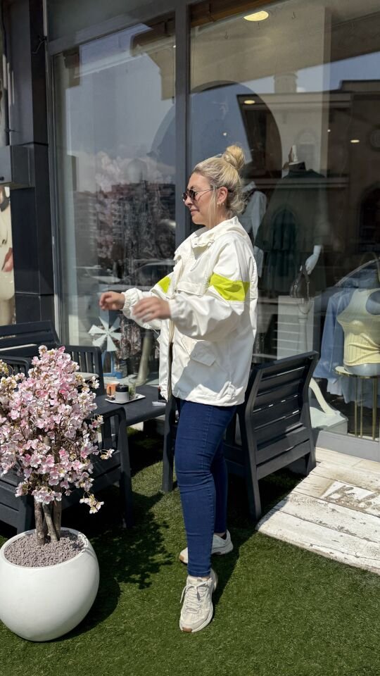 Neon Detaylı Oversize Yağmurluk - Ekru