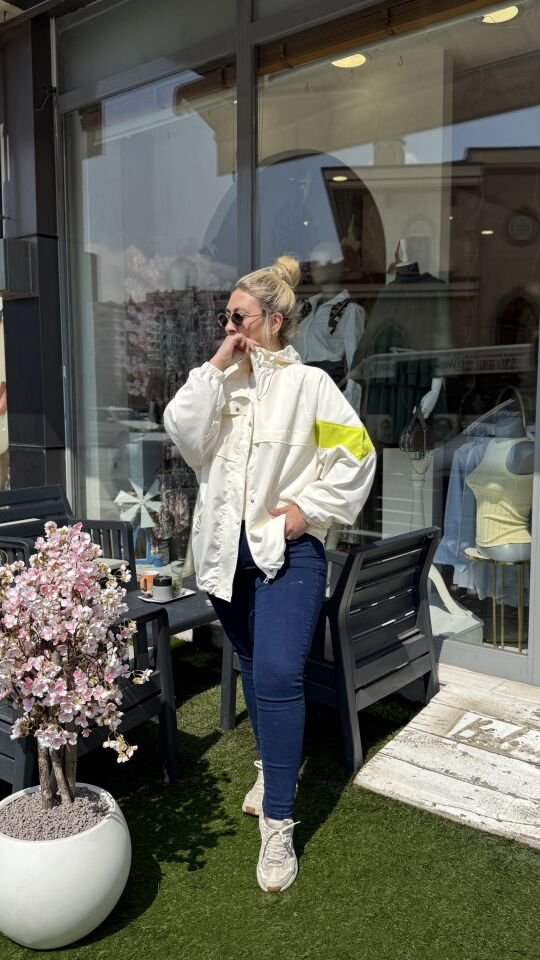 Neon Detaylı Oversize Yağmurluk - Ekru