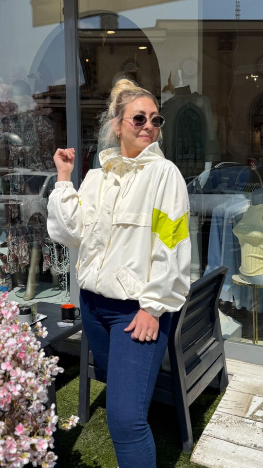 Neon Detaylı Oversize Yağmurluk - Ekru