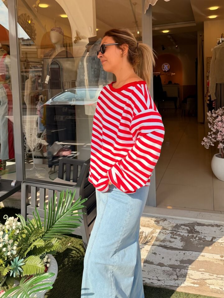 Kırmızı Çizgili Kayık Yaka İnce Sweat